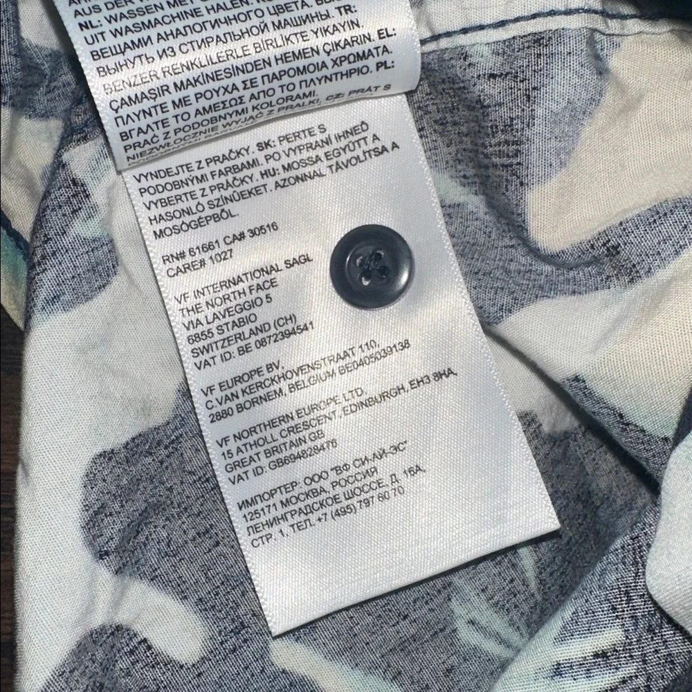 The North Face Blue Cream Leaf Print button down short sleeve Shirt size XLarge